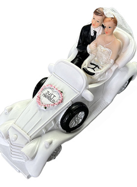 彩绘人物树脂工艺品结婚花车礼物欧式情侣婚礼蛋糕客厅桌面酒柜摆