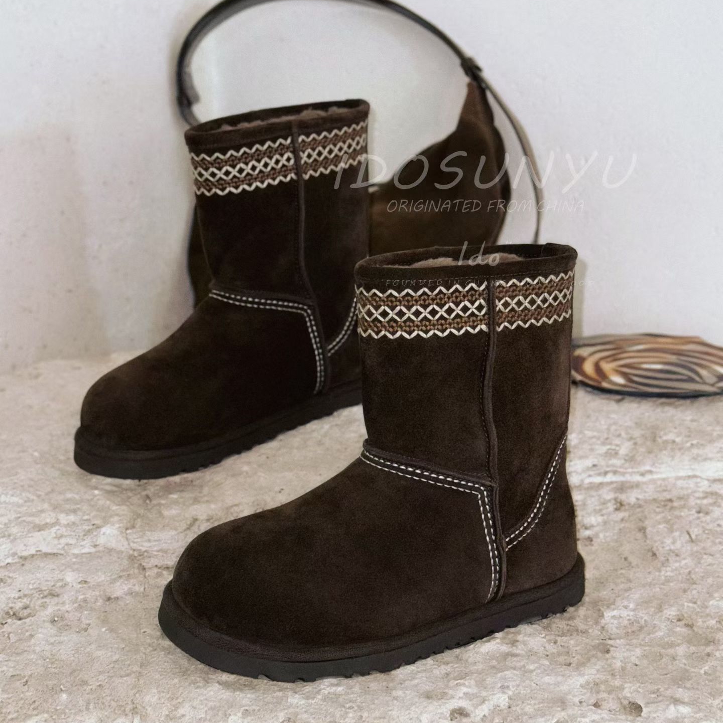 牛猄皮拼色刺绣圆头套筒雪地靴