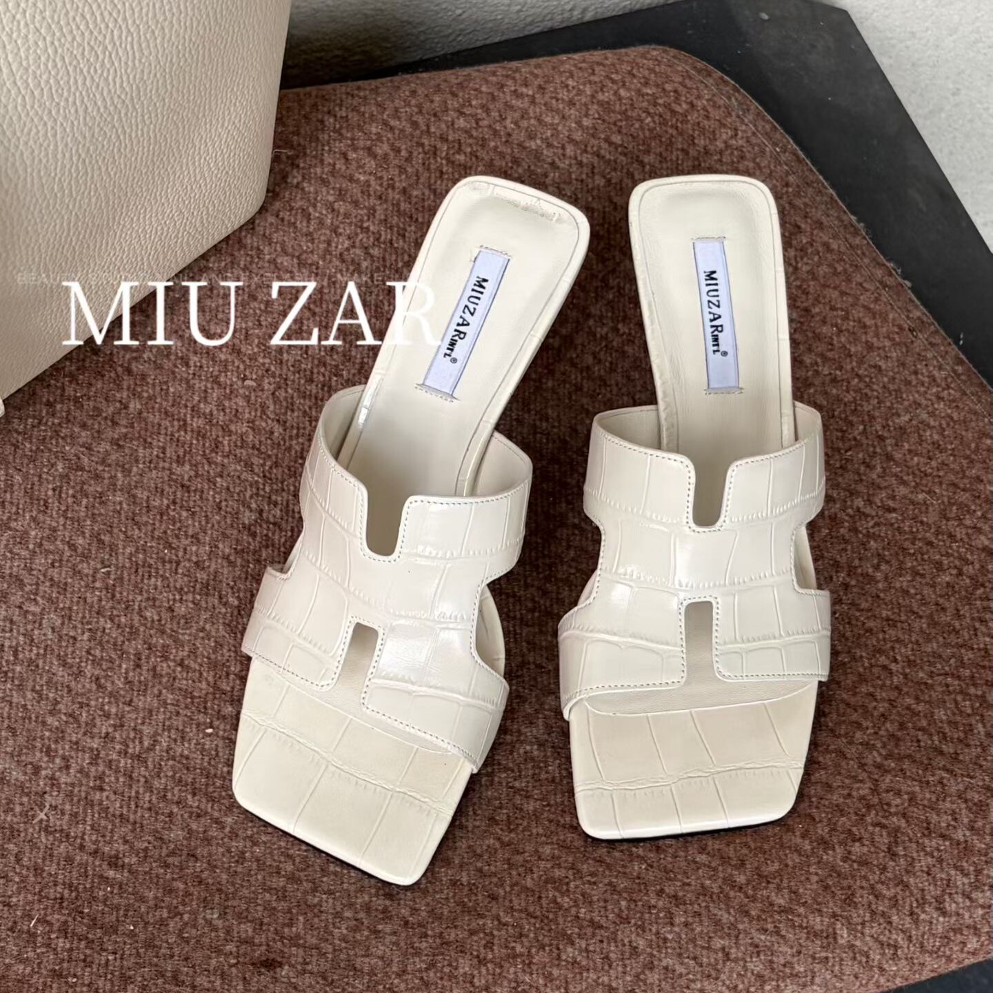 妙莎MIUZAR欧货女鞋2026夏新款石头纹牛皮H型方头露趾高跟凉拖鞋