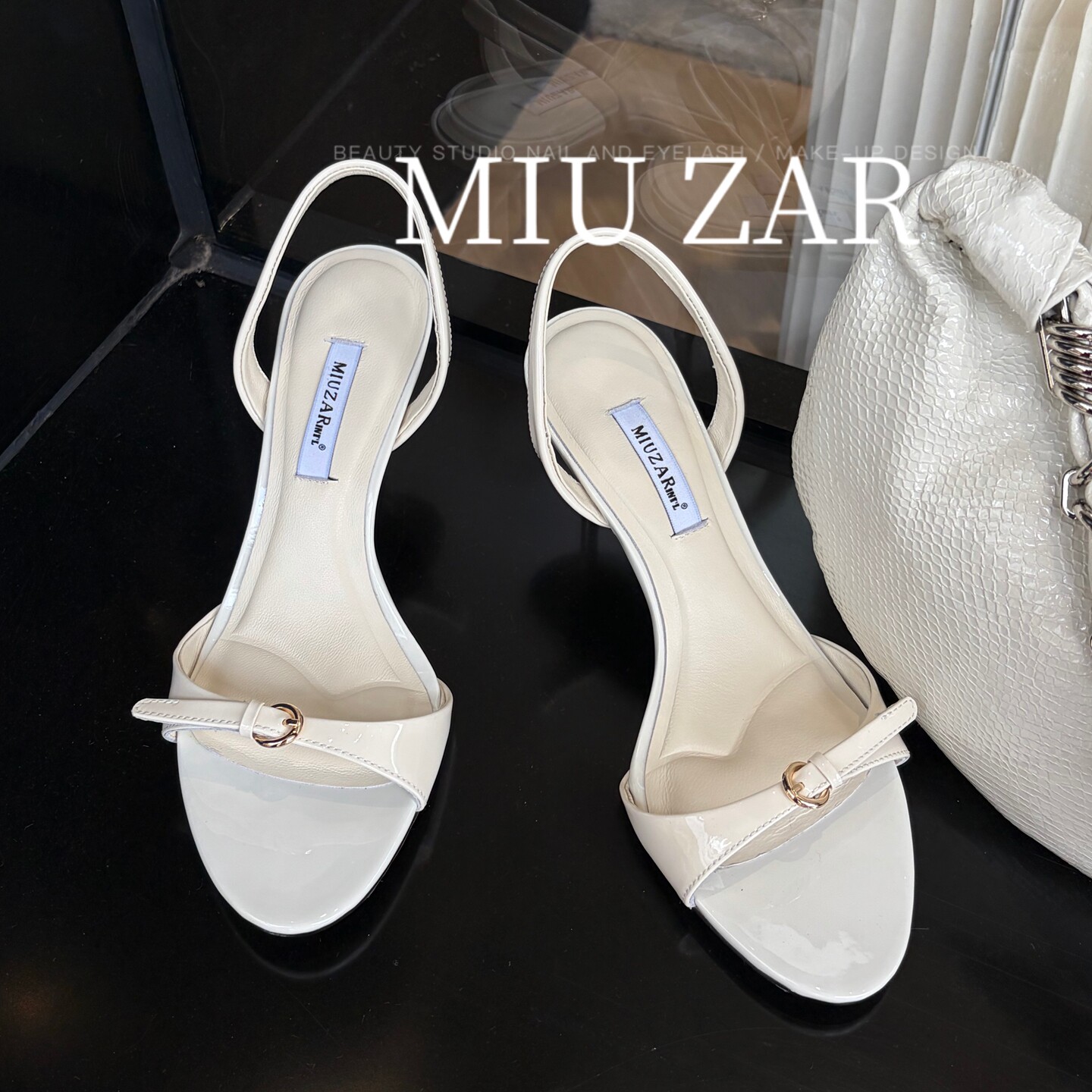 妙莎MIUZAR欧货女鞋2026早春新款漆皮圆头一字型露趾时装高跟凉鞋