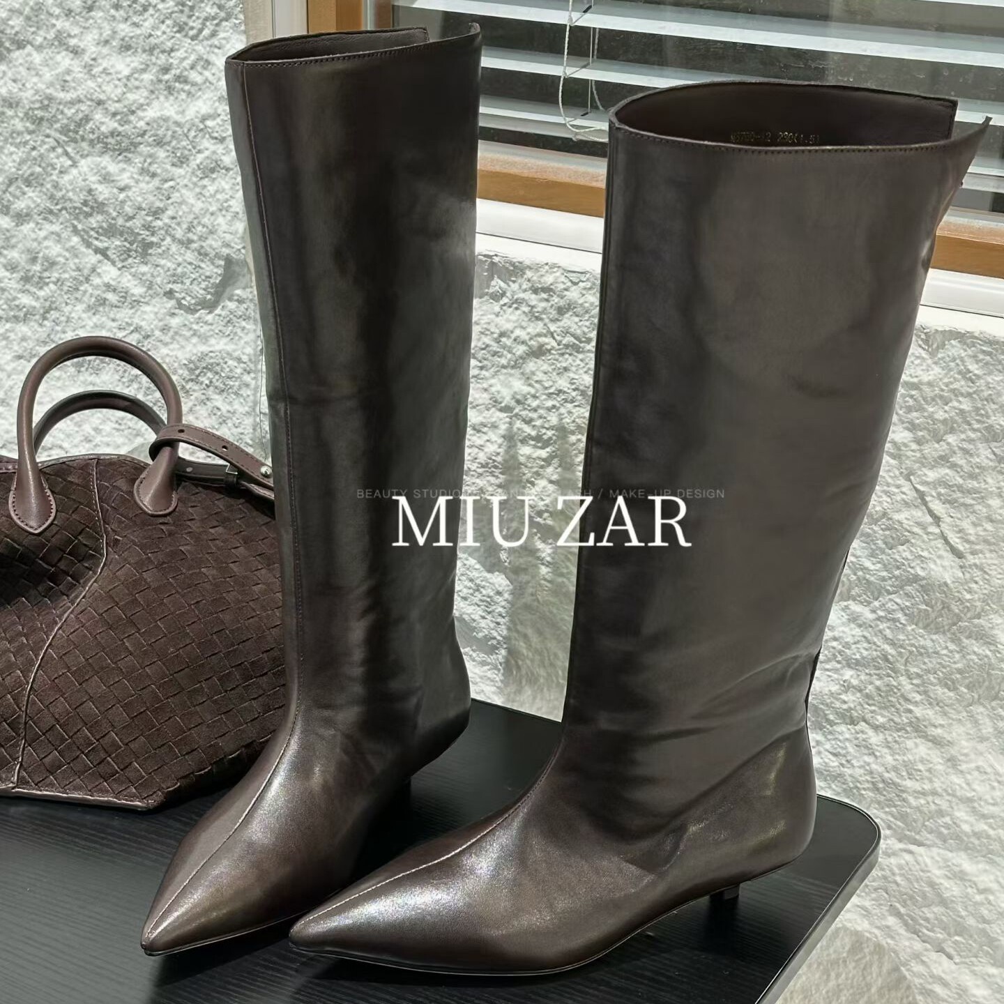 妙莎MIUZAR牛皮尖头中跟高筒靴