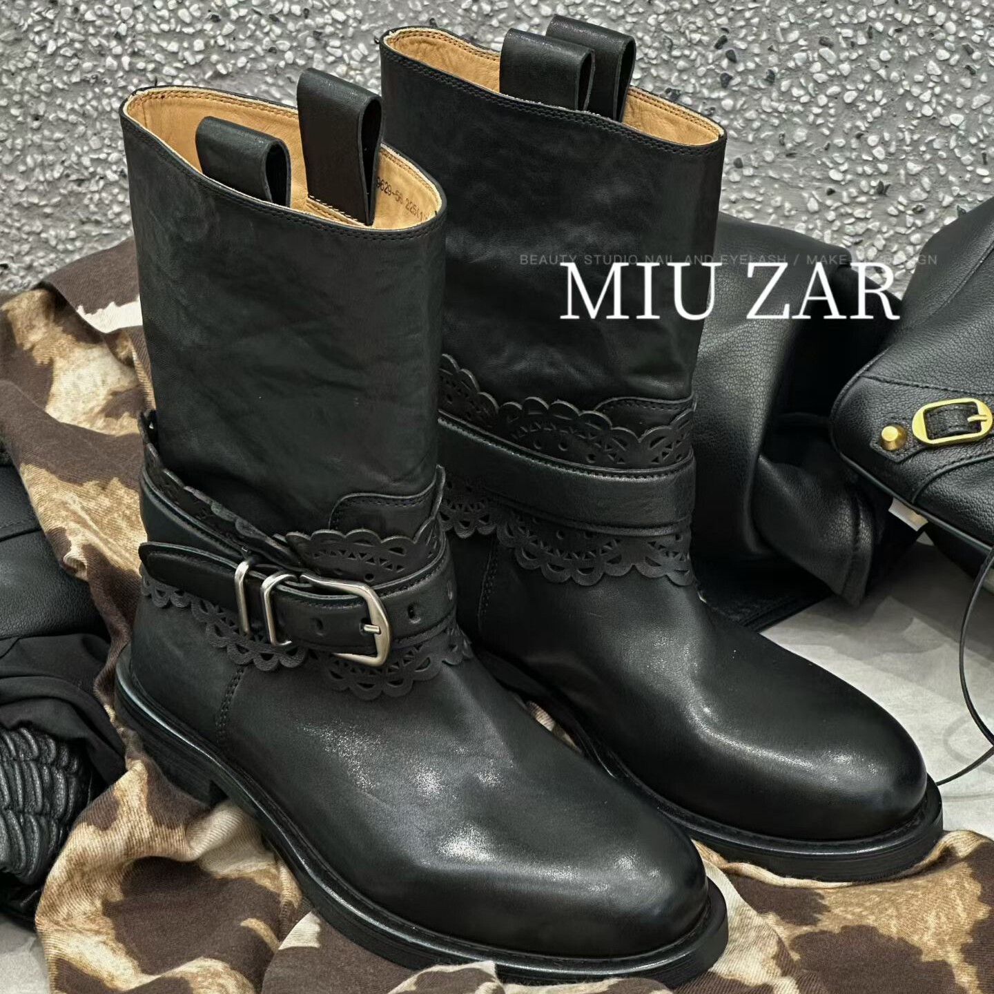 妙莎MIUZAR牛皮套筒马丁靴冬季