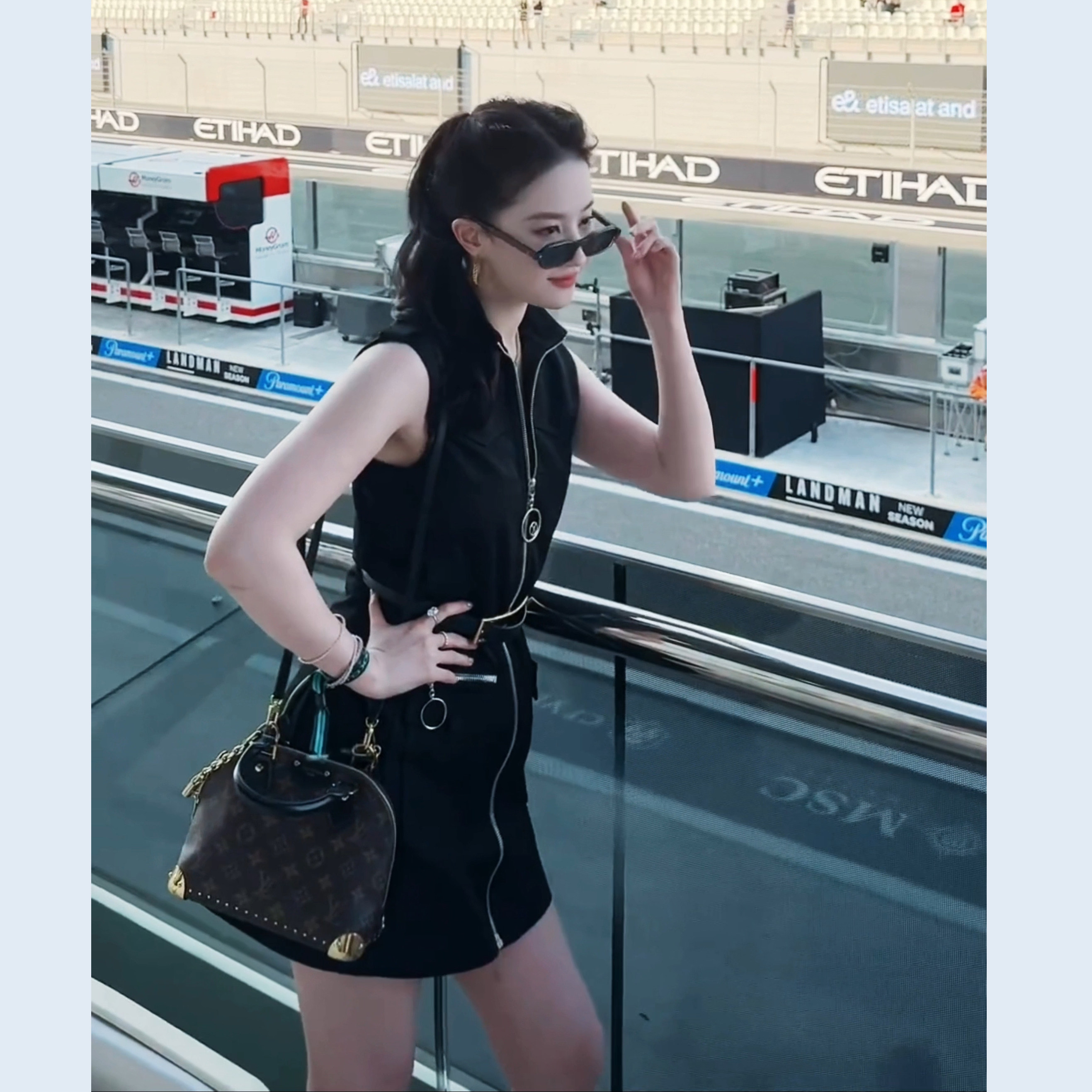 刘亦菲同款黑色无袖显瘦连衣裙