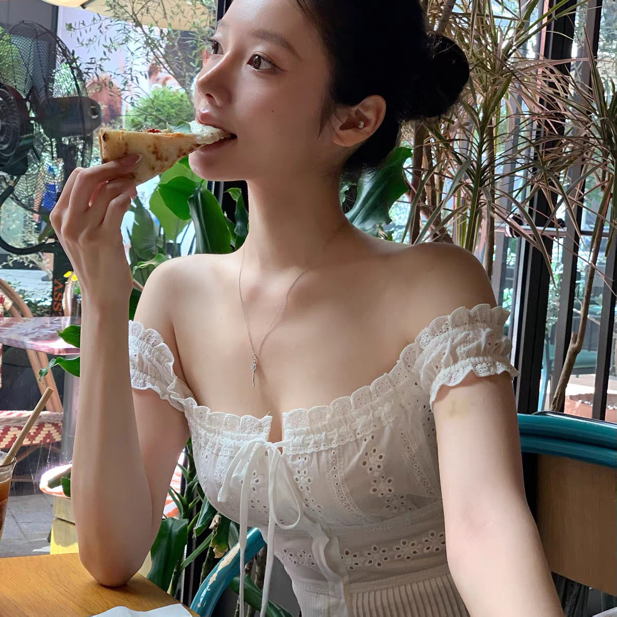 TZ7000韩系少女感一字领花边短袖衬衫女甜辣妹纯欲收腰露肩上衣
