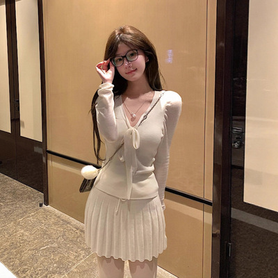 RHGD实拍2025 馥芮白 搭配飘带上衣  温柔小姐姐百搭针织衫