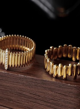 法式复古黄18k金酷飒风琴镶钻戒指ins风宽版女戒轻奢百搭高级感