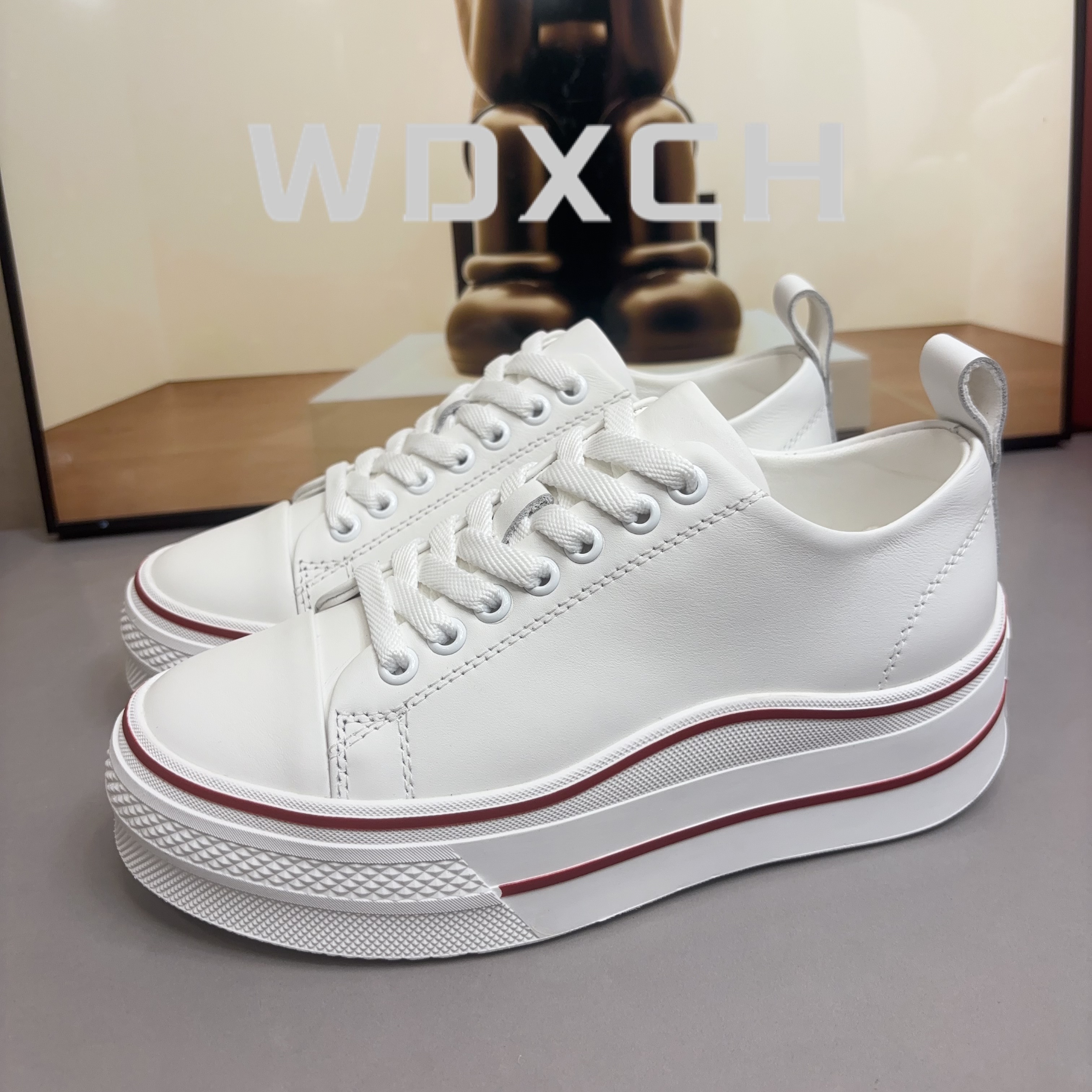 小白鞋女款2026年春季新款真皮学院风简约百搭增高厚底休闲板鞋女