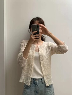 潘彼得小姐 2026春季ounce新款韩版纯色圆领木耳边单排扣长袖开衫