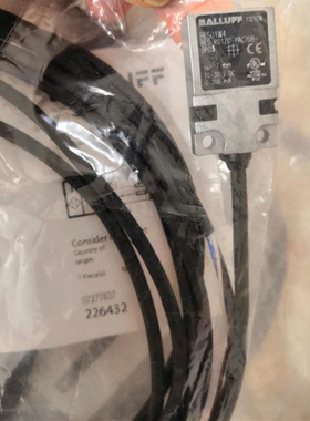 R01ZC-PAC70B-BP03 BES01W4巴鲁夫接近开关24V直流四线PNP常开