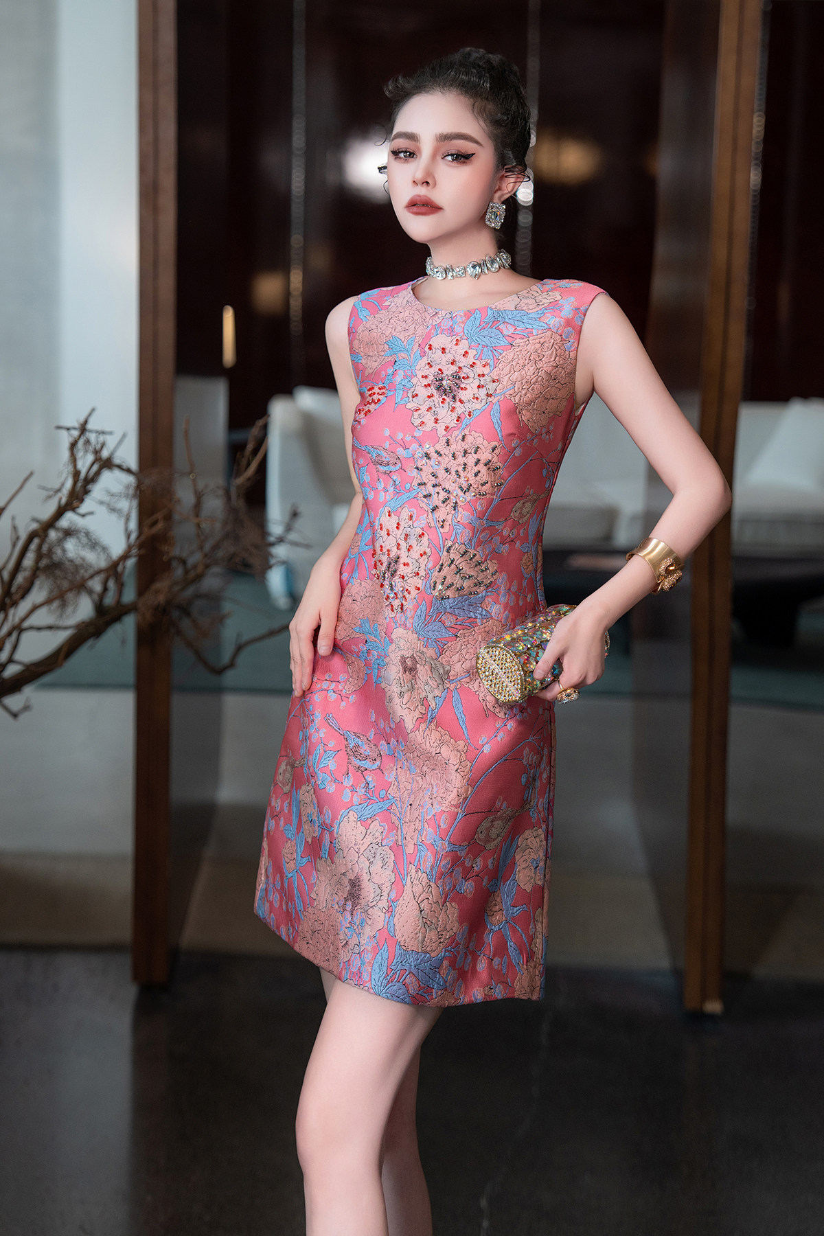 设计感小众别致名媛风重工钉珠镶钻无袖a字连衣裙女秋高级感绣花