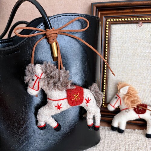 尼泊尔进口羊毛毡马年钥匙扣挂件