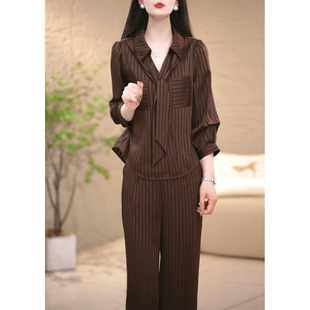 今年流行两件套女2026春秋新款高档气质条纹显瘦妈妈时尚休闲套装