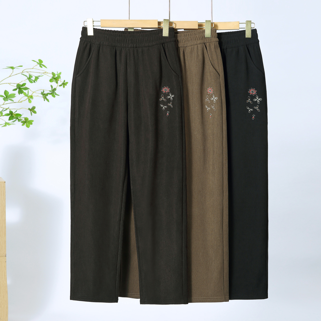 2025热销妈妈刺绣休闲直筒裤中老年人春秋款长裤中老年高腰纯色女