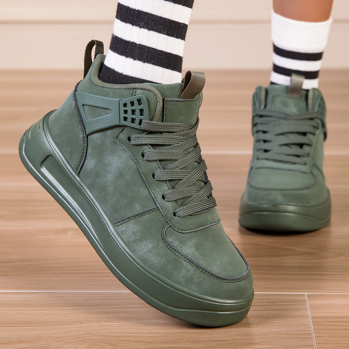 2025新款中帮运动板鞋韩版潮流百搭休闲小白鞋学生简约潮鞋情侣鞋,流行男鞋,休闲板鞋,淘宝优惠券,粉丝福利购,淘宝优惠卷