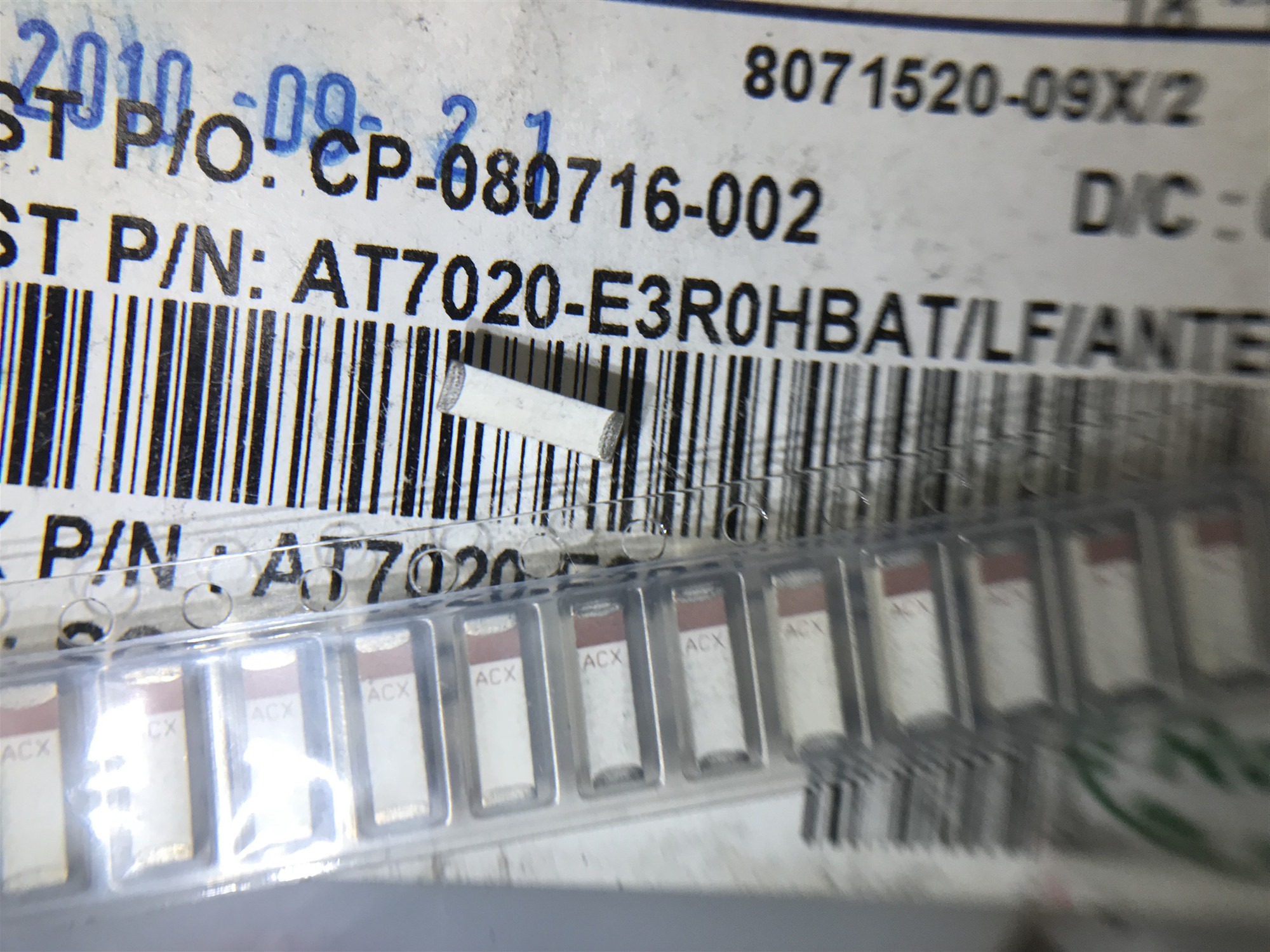 AT7020-E3R0HBAT/LF 2.4G陶瓷天线内置贴片天线 7*2mm