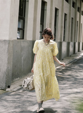 btbstudio 一条充满阳光味道的裙子 小雨滴提花弧形下摆松身连