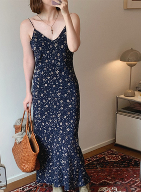 btbstudio 印度古布系列早秋 蓝色底花卉印花 吊带长款连衣裙