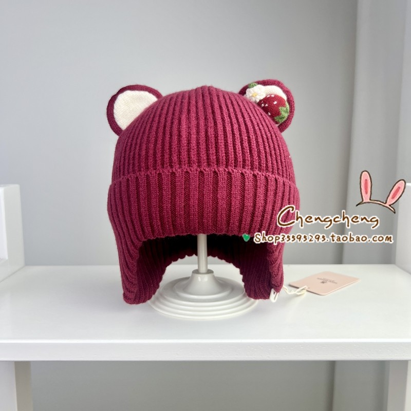 爱的热浪冬季新款男女宝宝婴儿童可爱纯色简洁草梅熊护耳毛线帽子