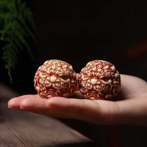 实心狮子头象牙果送长辈貔貅手球