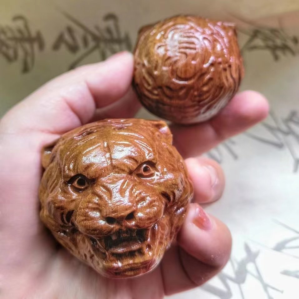 老挝黄花梨十二生肖保健球虎头手球按摩球雕刻文玩健身实木手把件