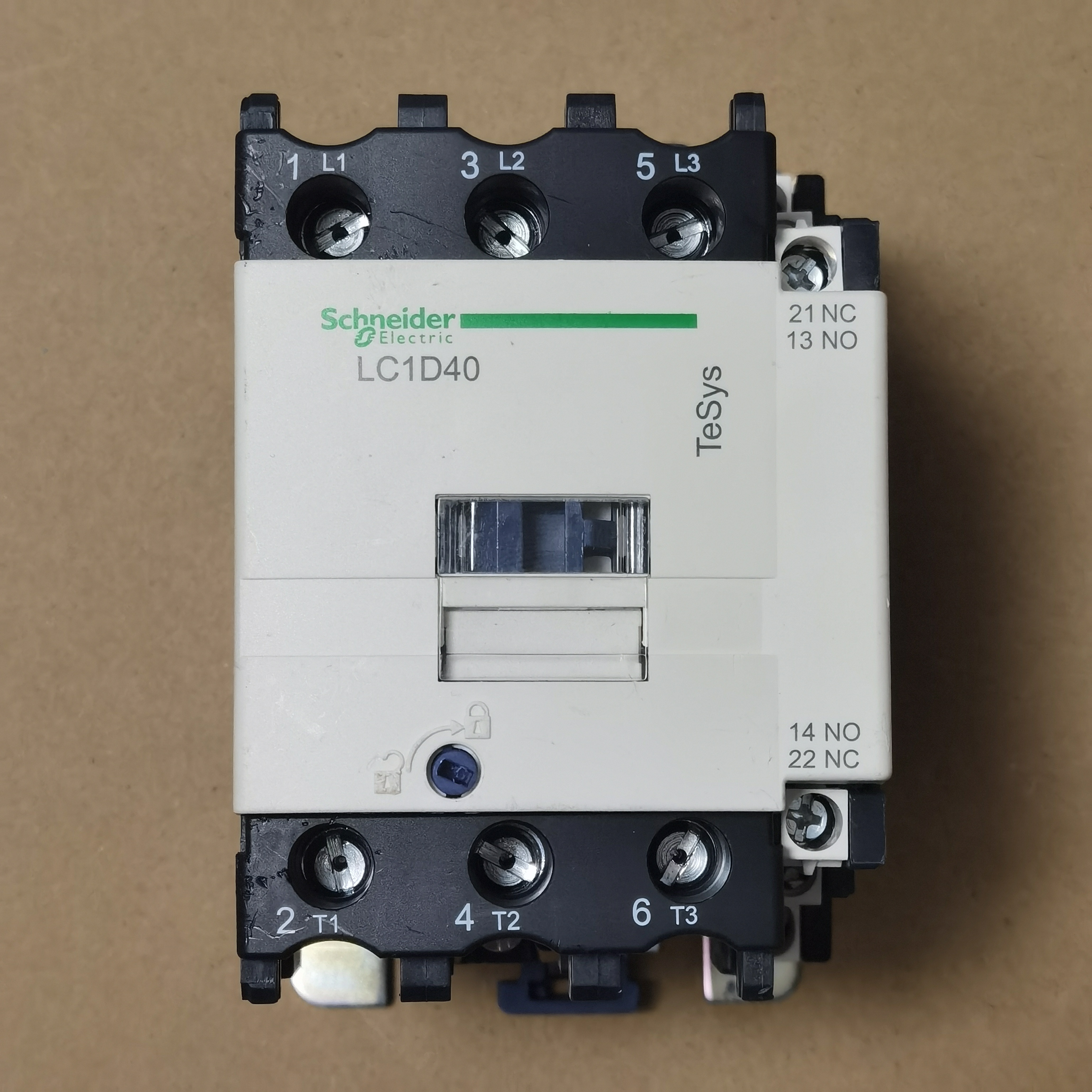 施耐德交流接触器LC1D40 40A 380V全新原装正品
