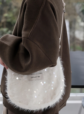 小众气白色亮片毛毛女生通勤单肩月牙斜挎包高级感牛角包女包新款