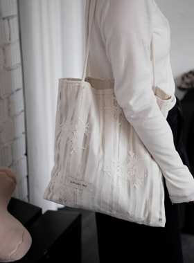 白色刺绣百搭单肩包帆布包大容量小众包包通勤春夏新款上班托特包