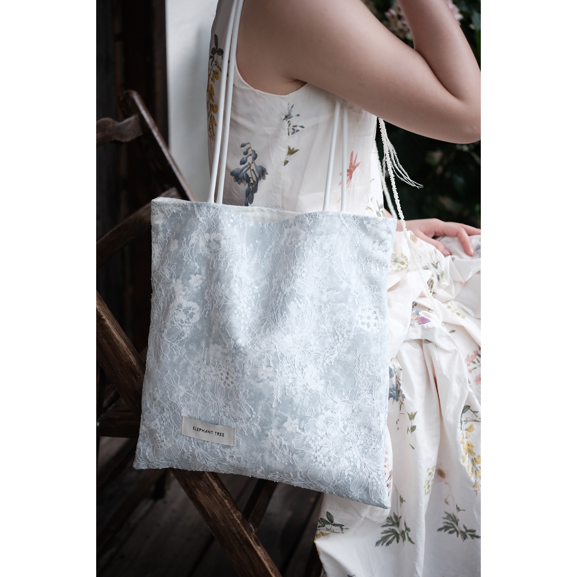 气质时髦灰白蕾丝单肩包