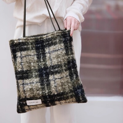 牛油果绿格纹大容量帆布单肩包