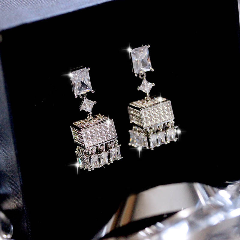 日韩独特设计立方体水钻流苏耳钉少女百搭气质耳环小方块耳饰银针