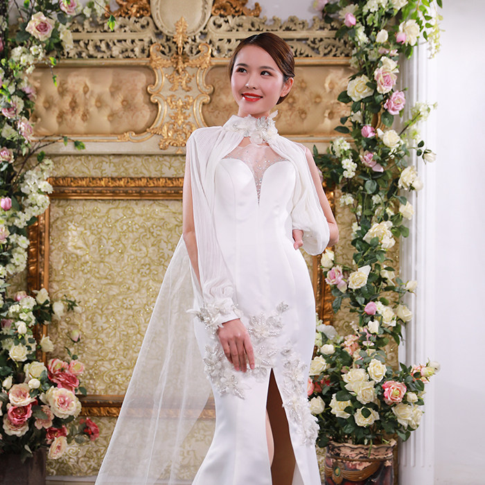 2021年春季蔡美月婚纱新款女装新娘优雅性感开叉鱼尾白纱婚纱