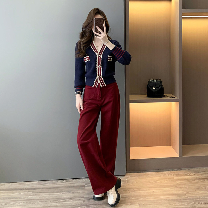 女装爆款2025新款高级感红色V领蕾丝拼接针织衫上衣休闲牛仔裤子