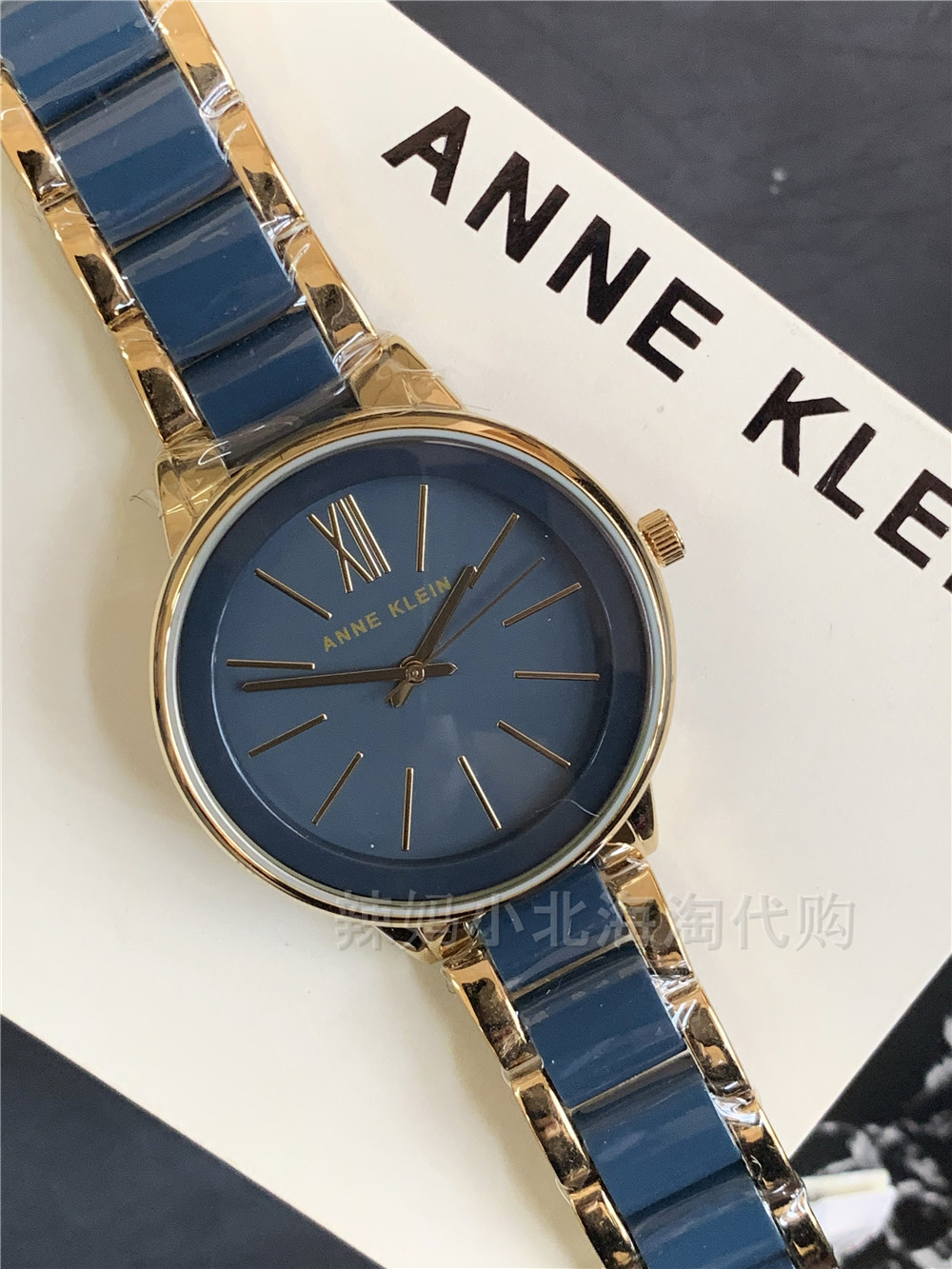 现货美国anne klein雾霾蓝色树脂拼金色表带简约大表盘女士手表