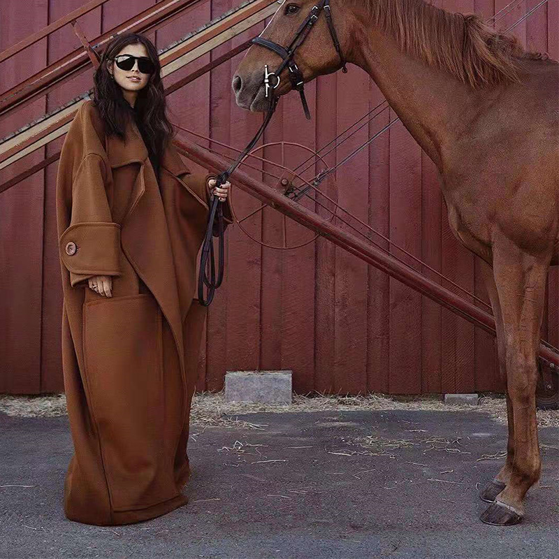 欧美时尚博主拖地oversize风外套