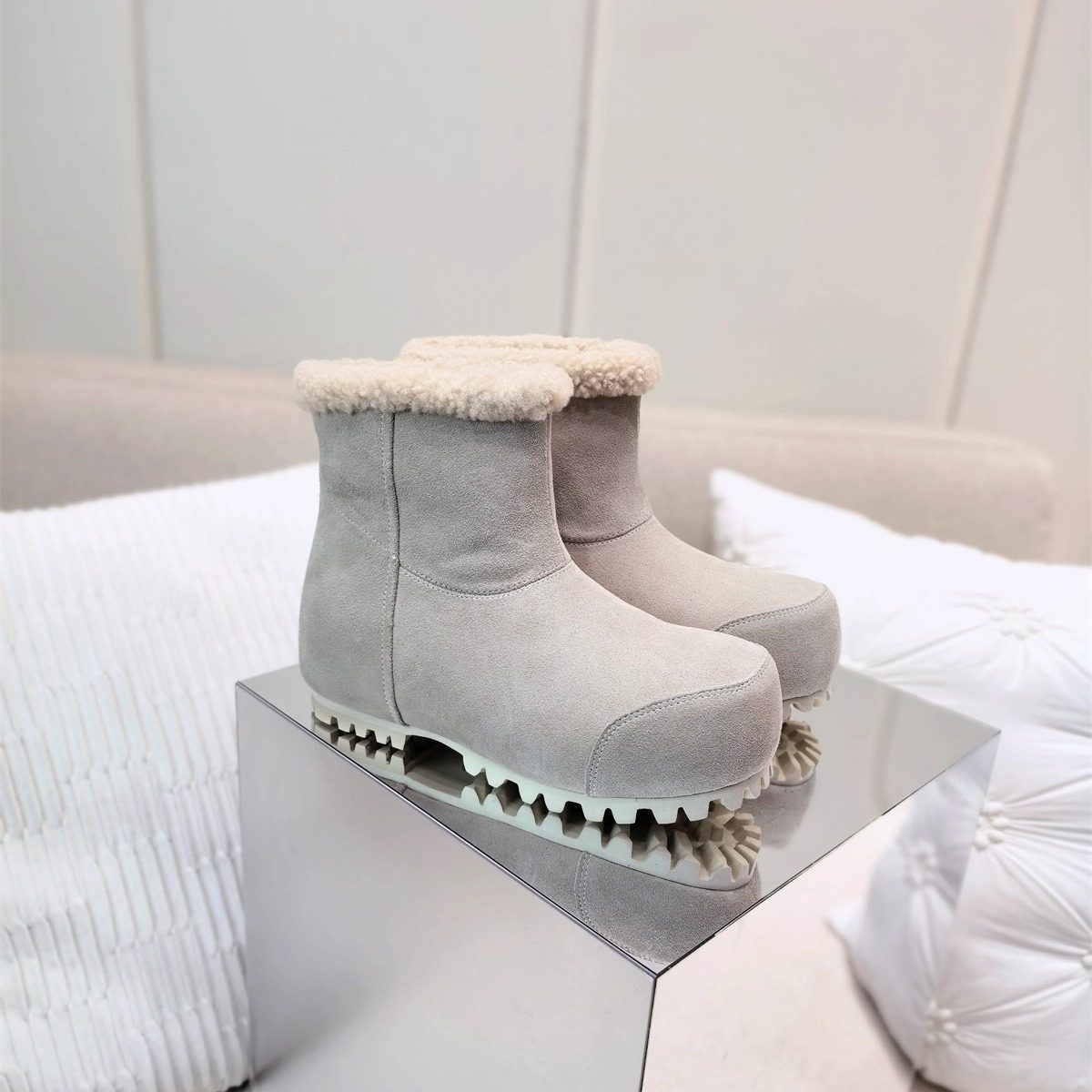 欧美外贸高品质冬季纯羊皮毛一体中筒低跟平底圆头超保暖雪地靴女