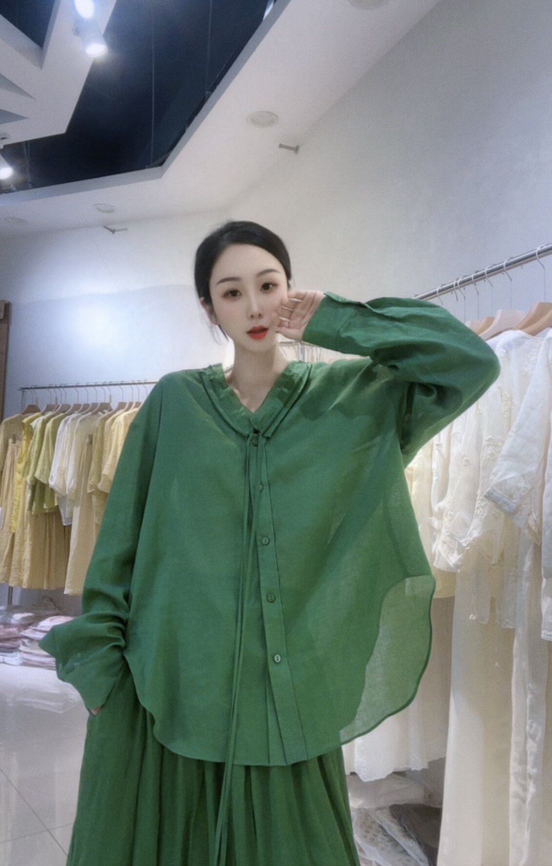 南油高定松弛度假感莱赛尔苎麻花边V领衬衫 绿色防晒长袖苎麻上衣