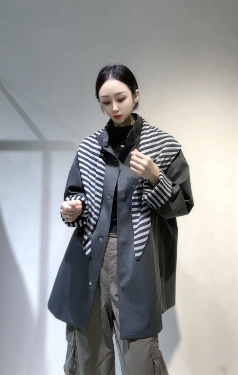 风衣女2026秋新韩系户外工装气质百搭外套 撞色条纹袖 带条纹披肩