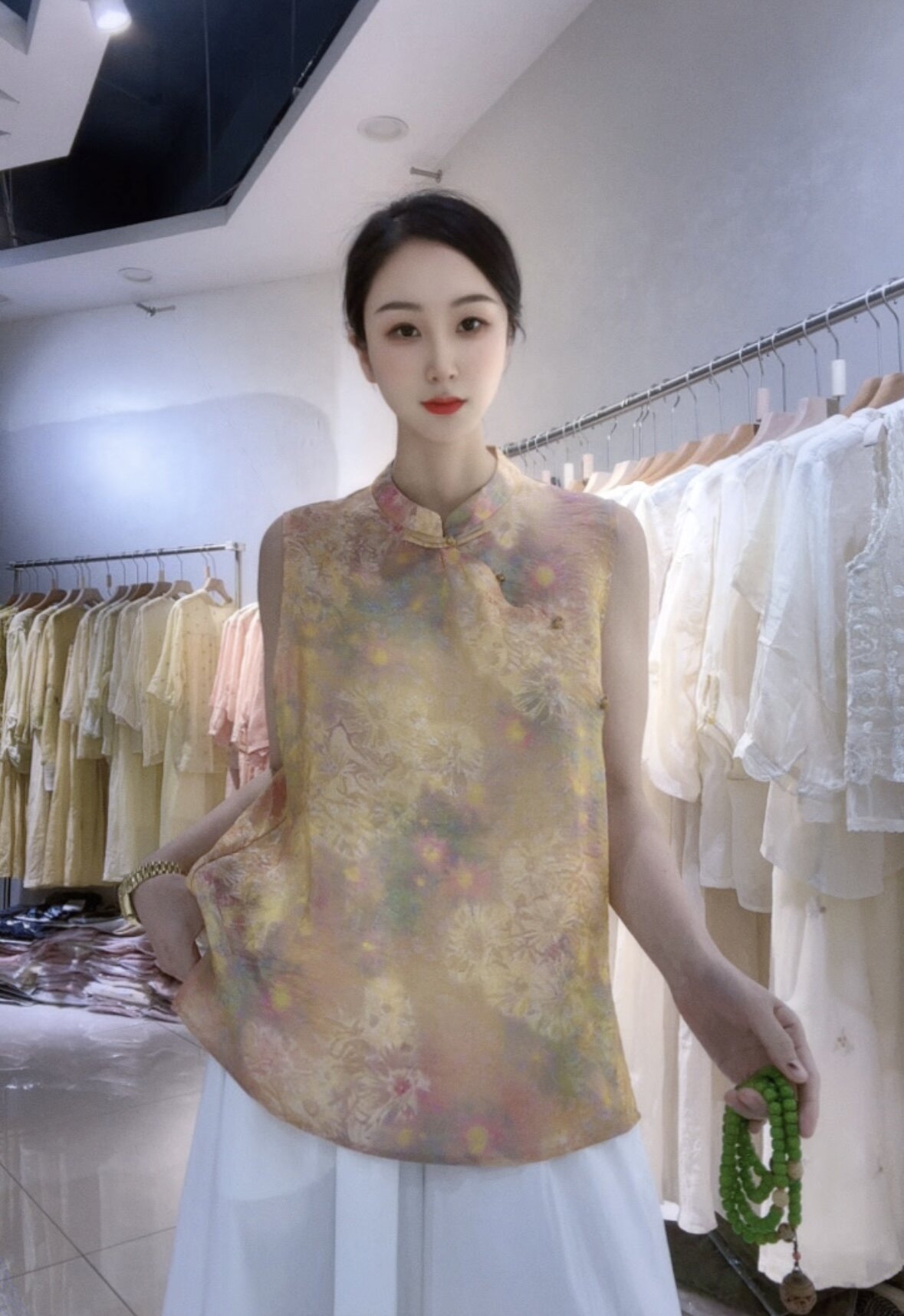 新中式国风盘扣无袖上衣女2026夏季新款时尚休闲马甲细闪面料百搭