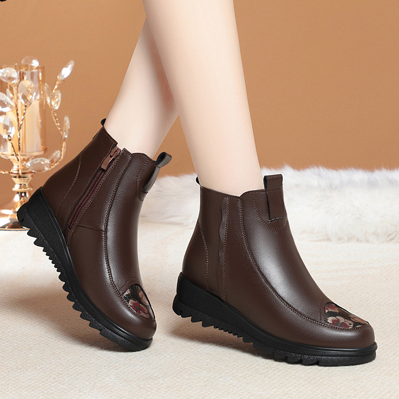 舒适冬季妈妈鞋棉鞋加绒中年短靴中老年女鞋软底防滑老人平底皮鞋