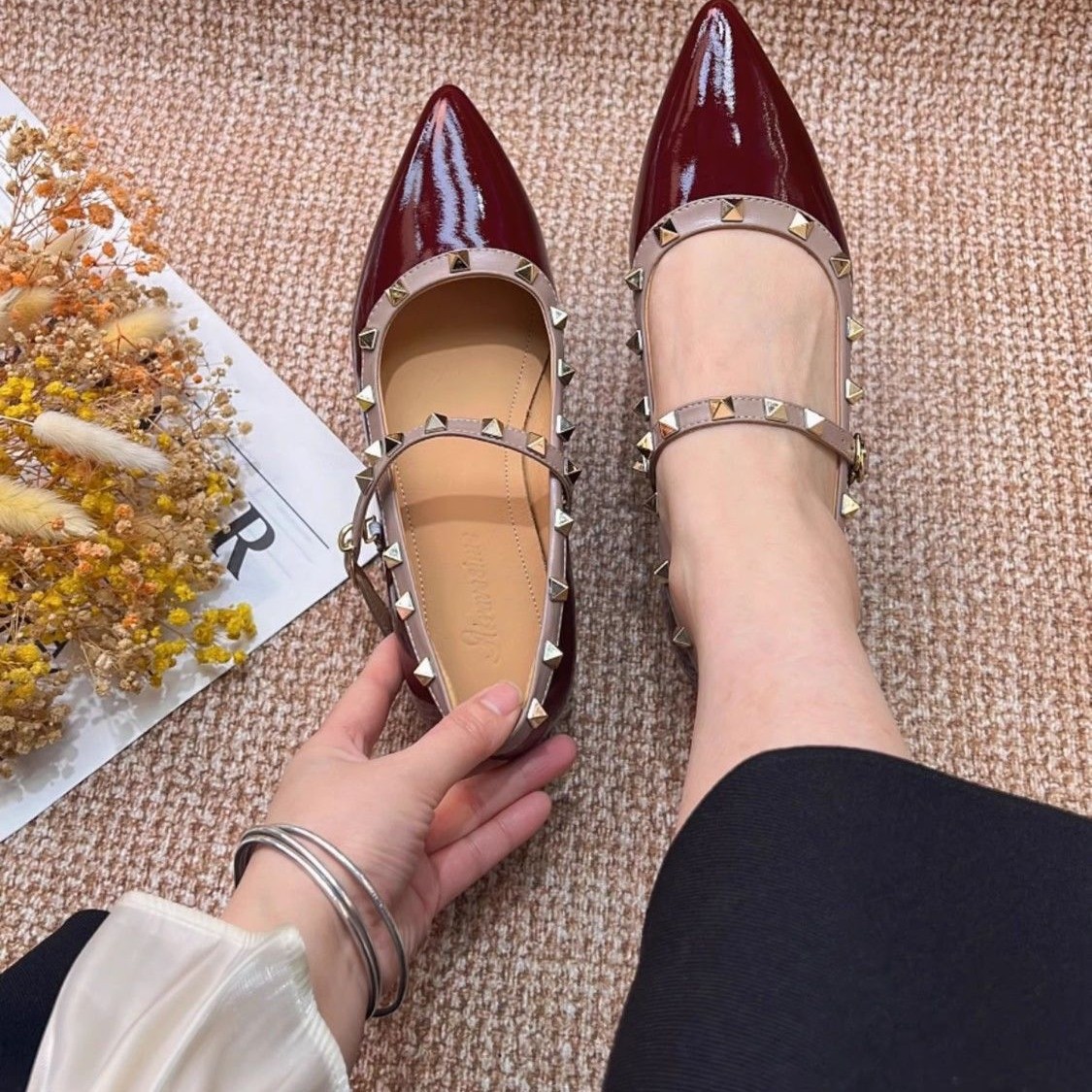 网红爆款小跟单鞋女新款尖头浅口绝美气质显瘦铆钉配裙子晚晚鞋女