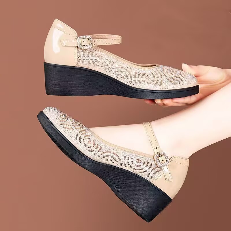 2025年新款夏季网纱水钻凉鞋女百搭一字扣坡跟妈妈鞋镂空透气单鞋