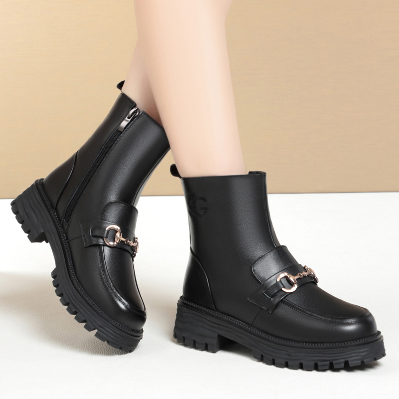 冬季百搭舒适真皮妈妈棉鞋雪加绒保暖羊毛女棉靴中老年中跟女短靴