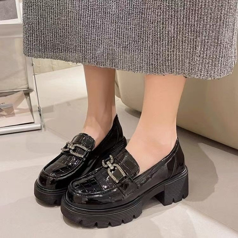 小皮鞋女英伦风2025春新款粗跟厚底单鞋软底鳄鱼纹黑色乐福鞋采购