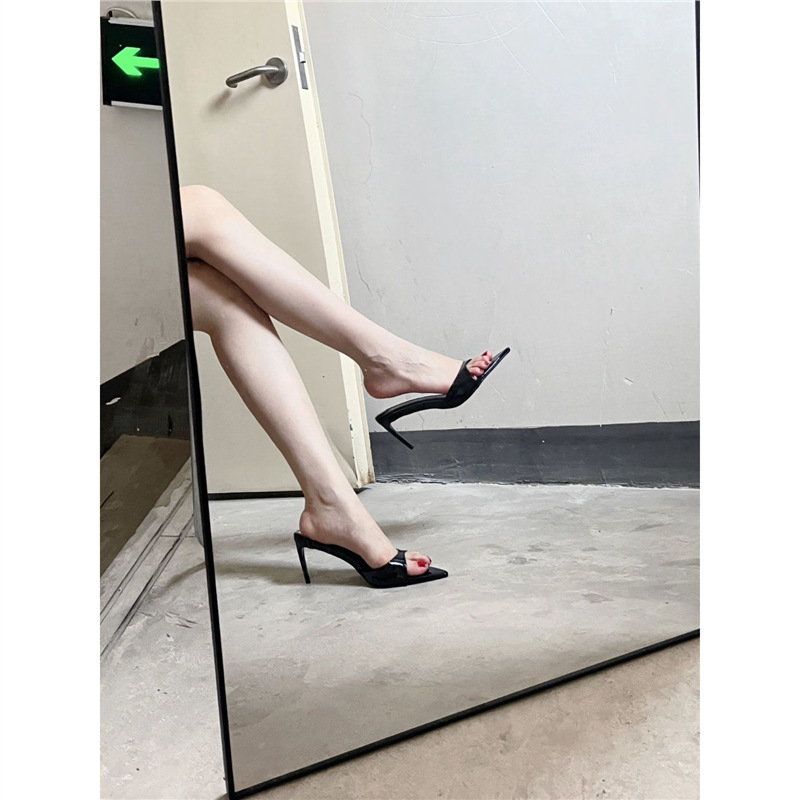 春夏季新款款性感黑色高跟鞋尖头细跟一字带凉拖鞋洋气一脚蹬凉鞋