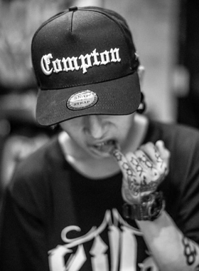 原创国潮恶搞COMPTON嘻哈INS街头舞蹈复古遮阳纯棉弯檐鸭舌棒球帽