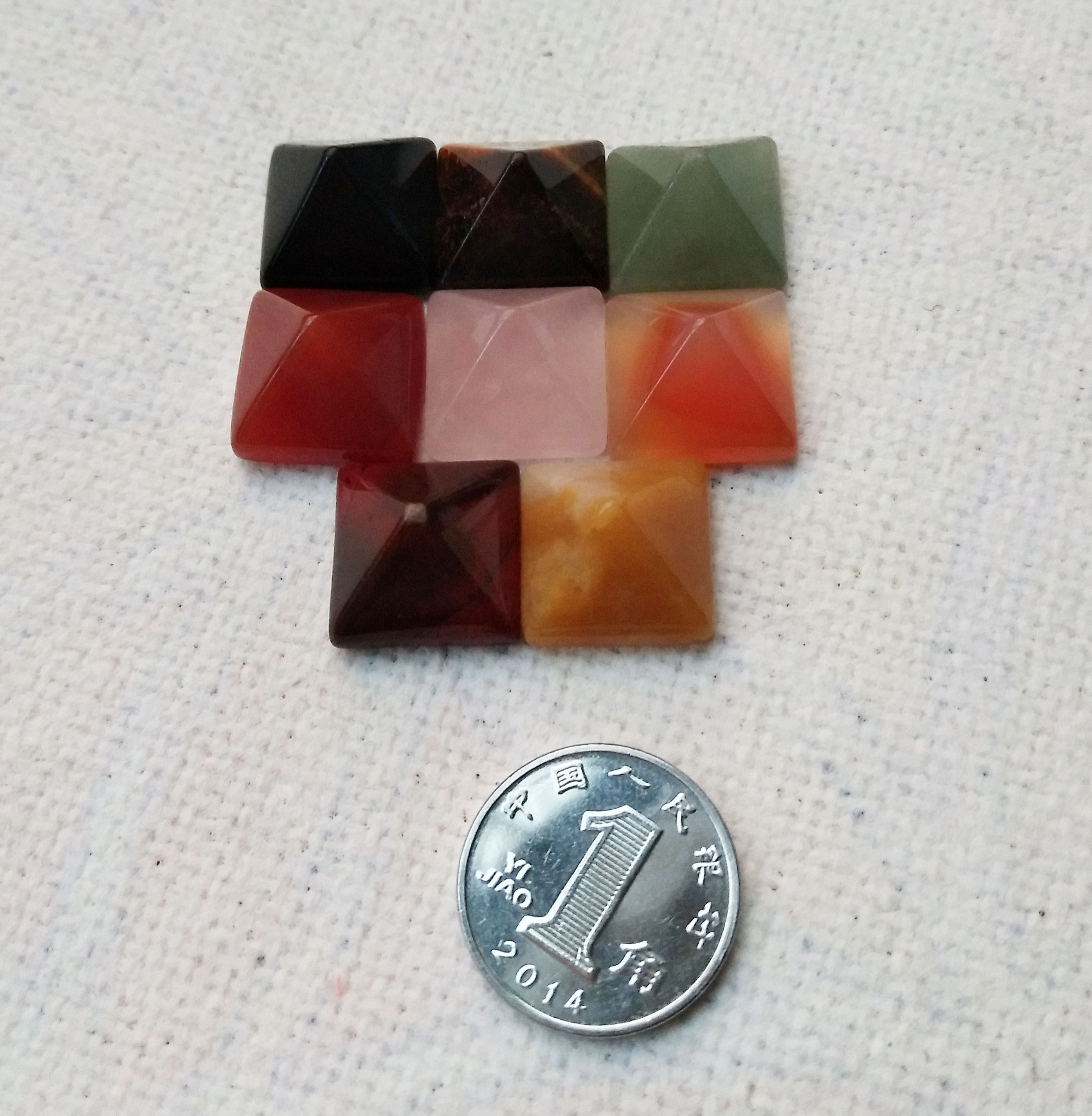 金字塔10X14mm左右 粉晶 红玛瑙  绿东陵 黄虎眼 红石  小金字塔