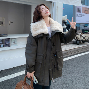 加厚皮毛一体羊羔毛领棉服女2025冬季日系复古洋气PU皮机车风棉衣图片
