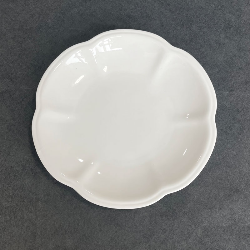 9寸炒菜盘陶瓷梅花盘圆形白色
