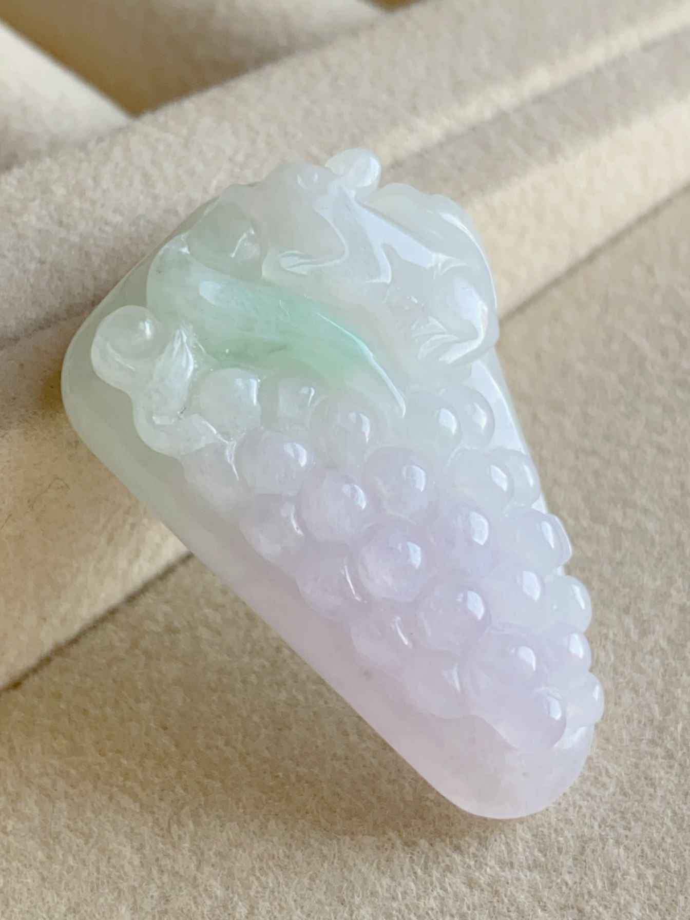 可言美玉石天然南阳翡翠独山玉原产地冰糯种淡紫绿春带彩葡萄挂坠