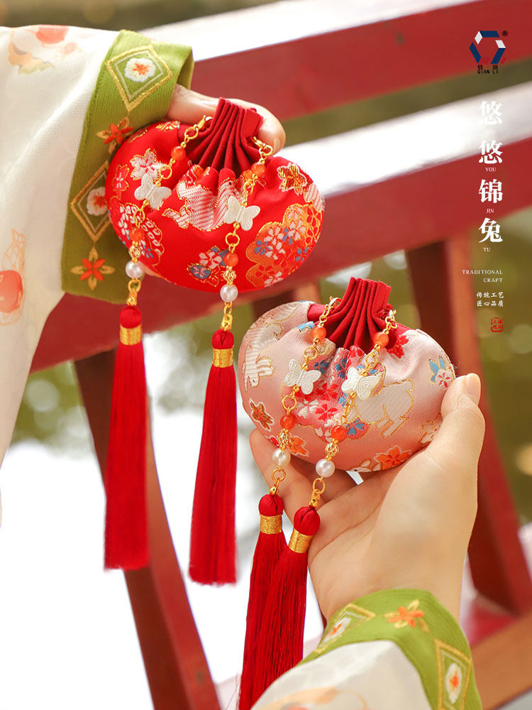 新年红色随身香囊祈福香包袋织锦缎异形空袋古风汉服结婚伴手礼